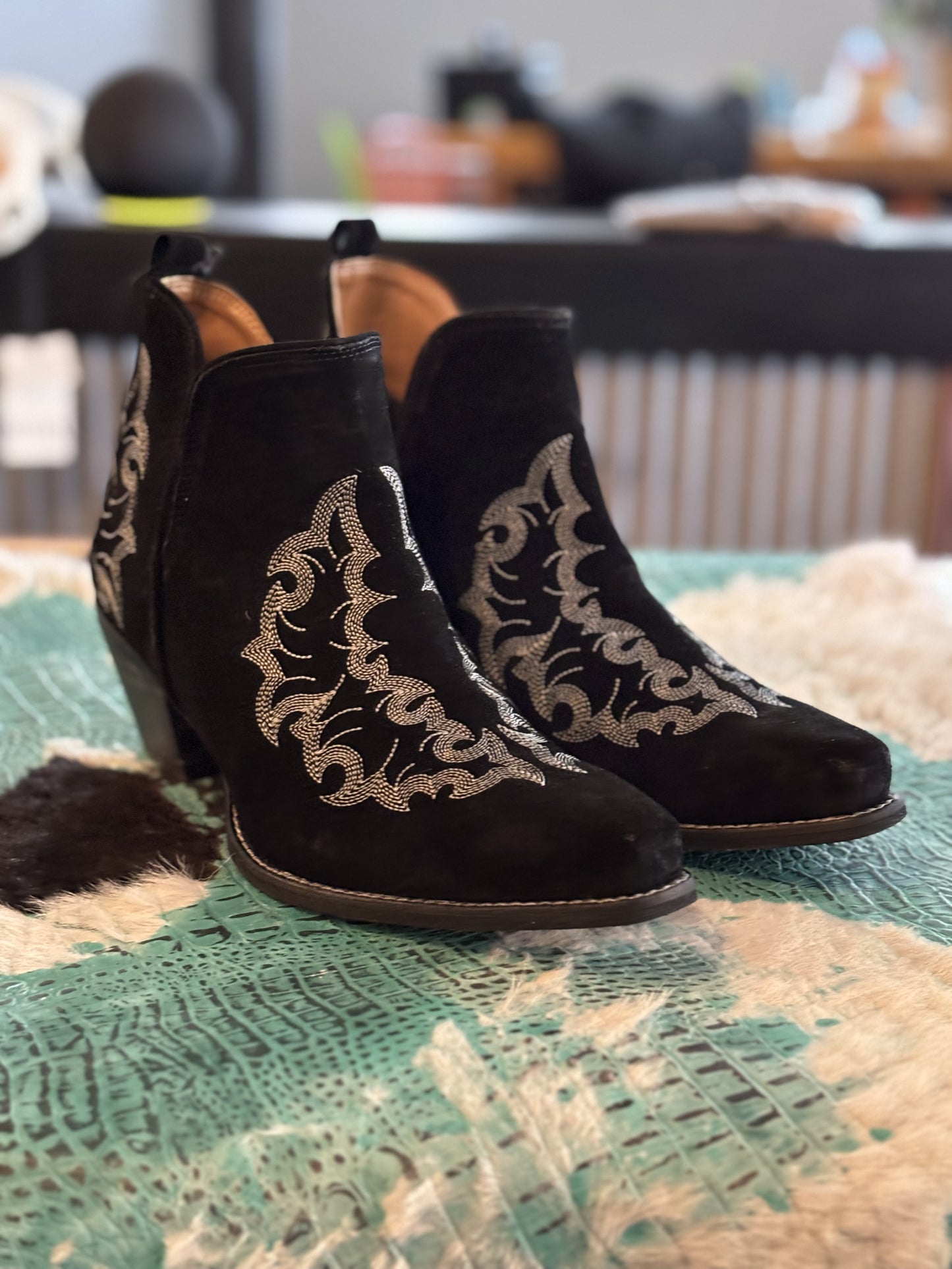 Trail Runner Booties In Black