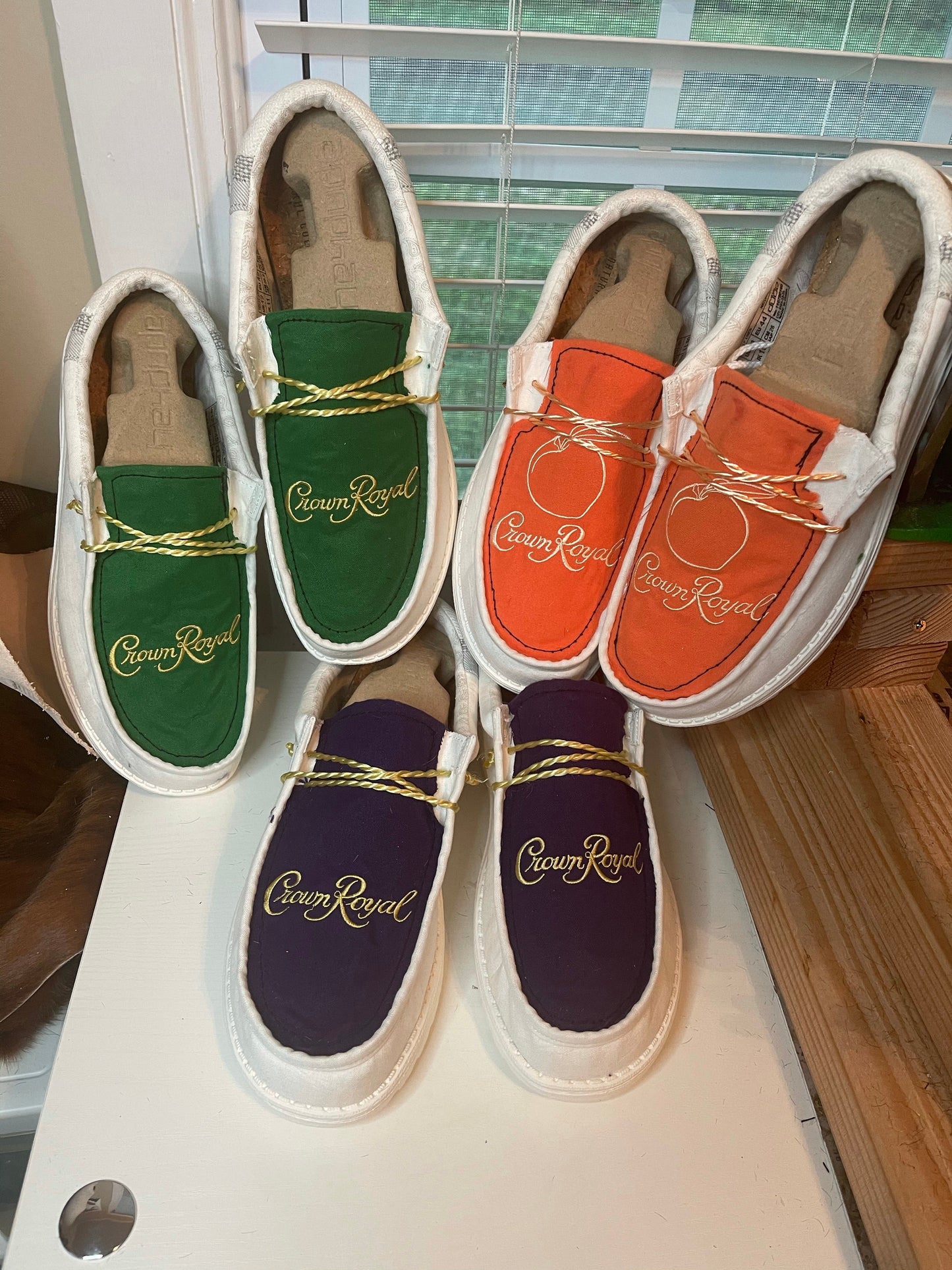 Preorder Mens Crown Hey Dudes