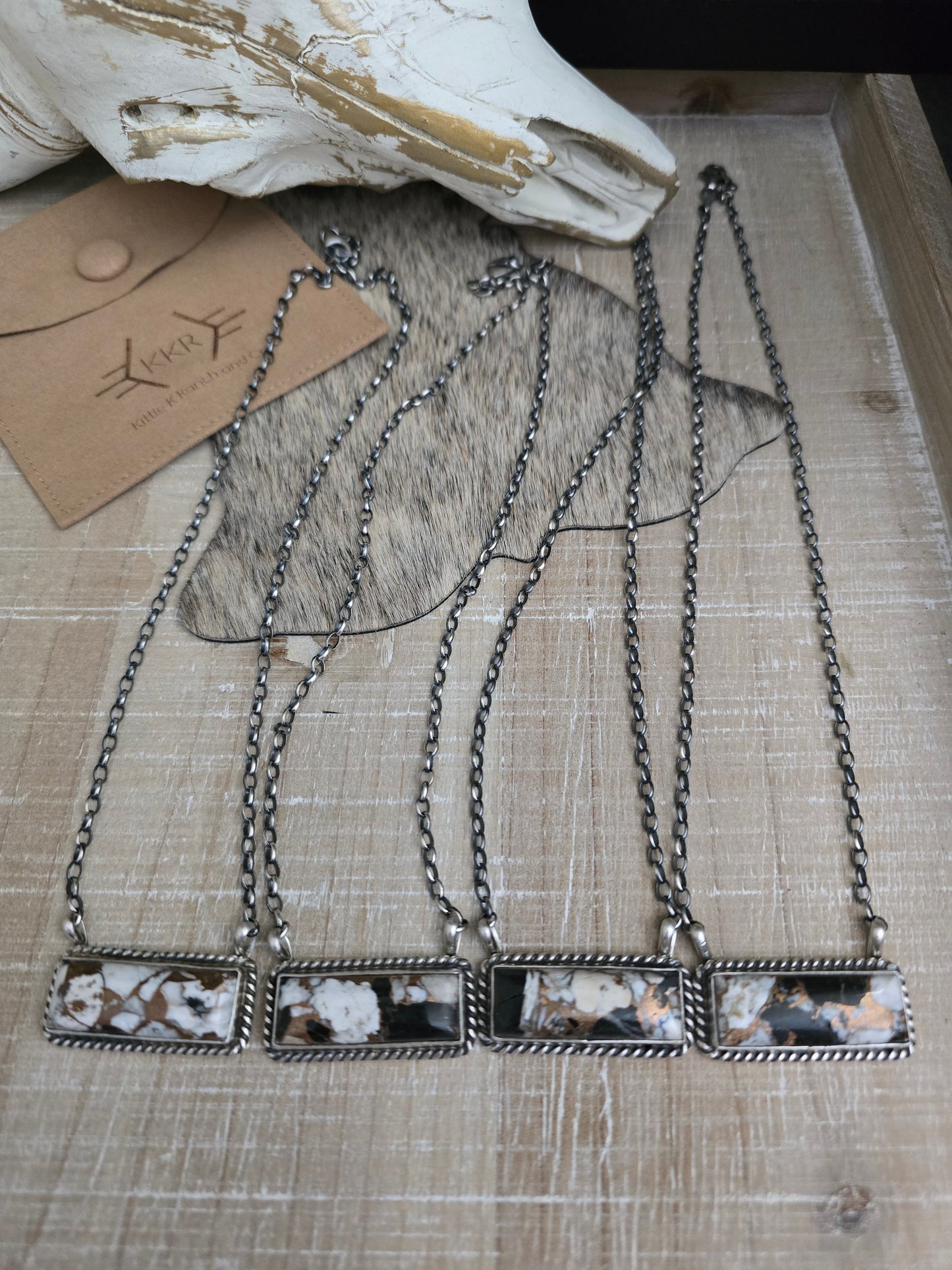 THE AUGUSTINE LARGO WHITE BUFFALO AND BRONZE LARGE BAR NECKLACE