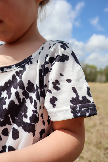 Sage Kids Knotted Hem Short Sleeve Tee- cow