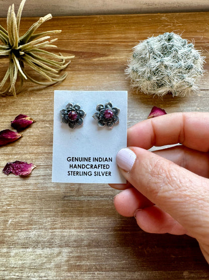 Flower Stud earrings with purple Mohave