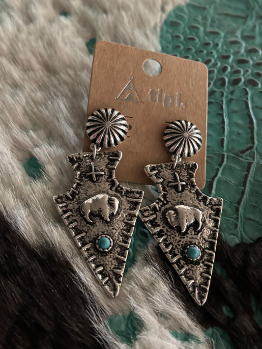 TIPI BUFFALO ARROW HEAD SILVERTONE EARRINGS