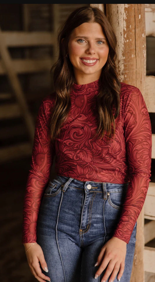 TOOLED IN RED MESH TOP