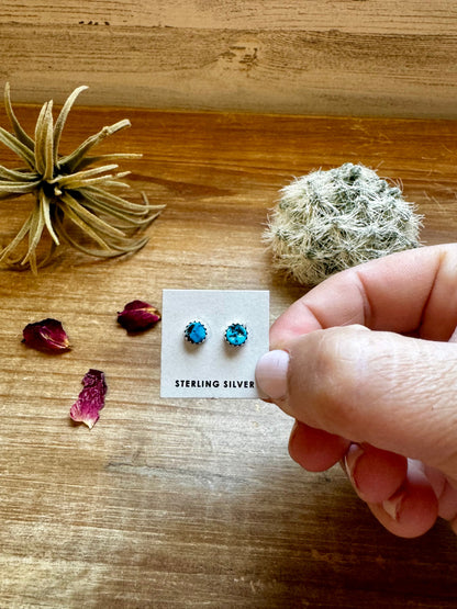 Mini Stud round turquoise earrings