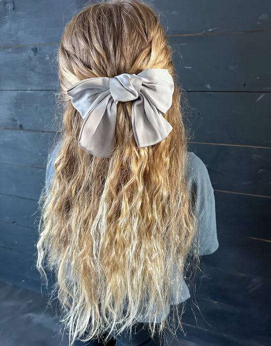 Grey chunky bow