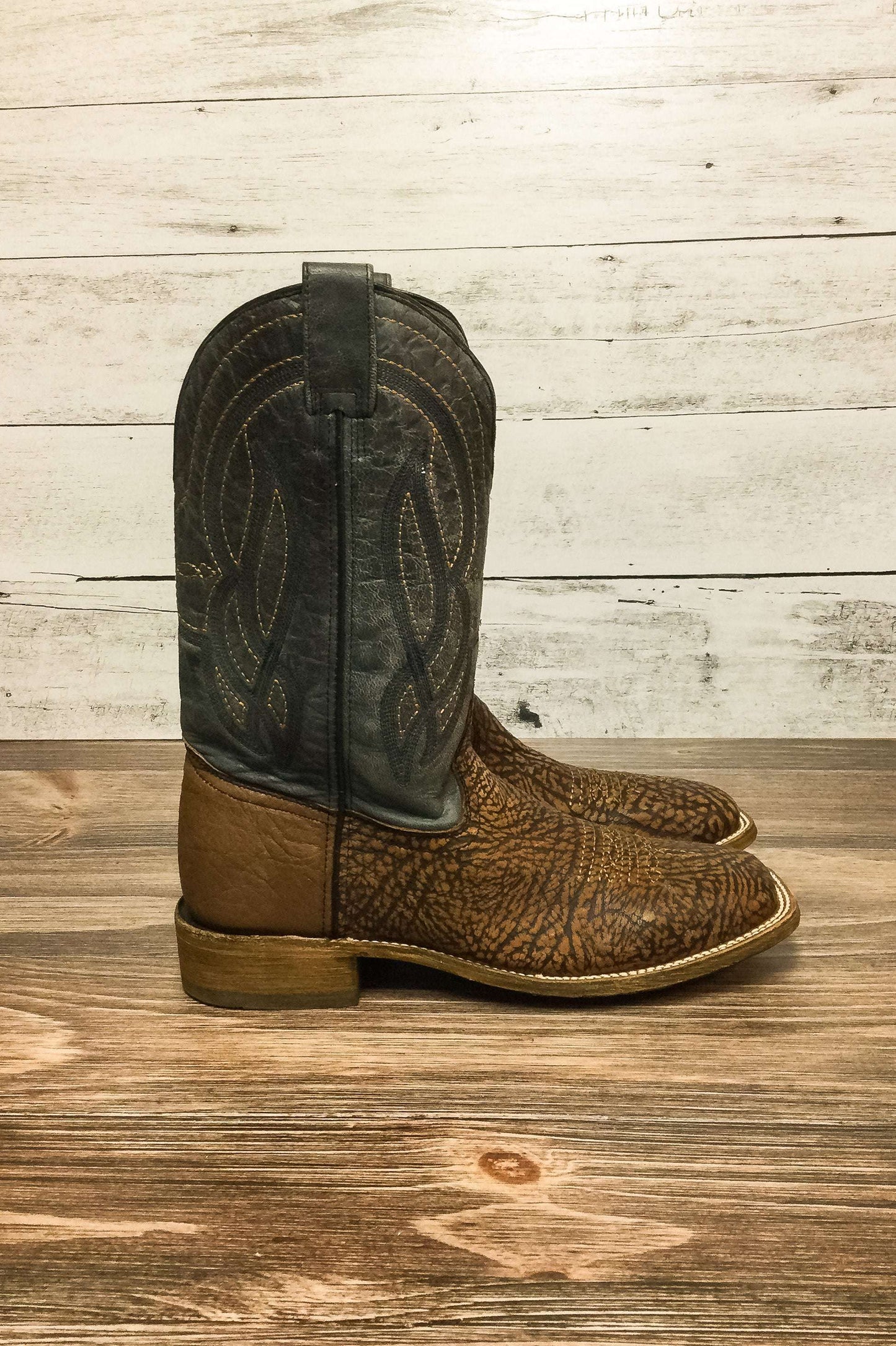 Cattle Rustler Bull Shoulder Boots by Corral