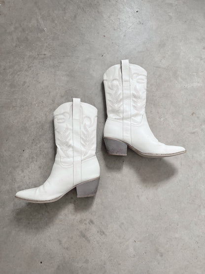 The Samara White Short Boot