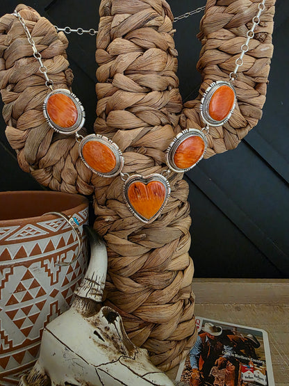 RENELL CHACO SPINY OYSTER HEART LARIAT NECKLACE