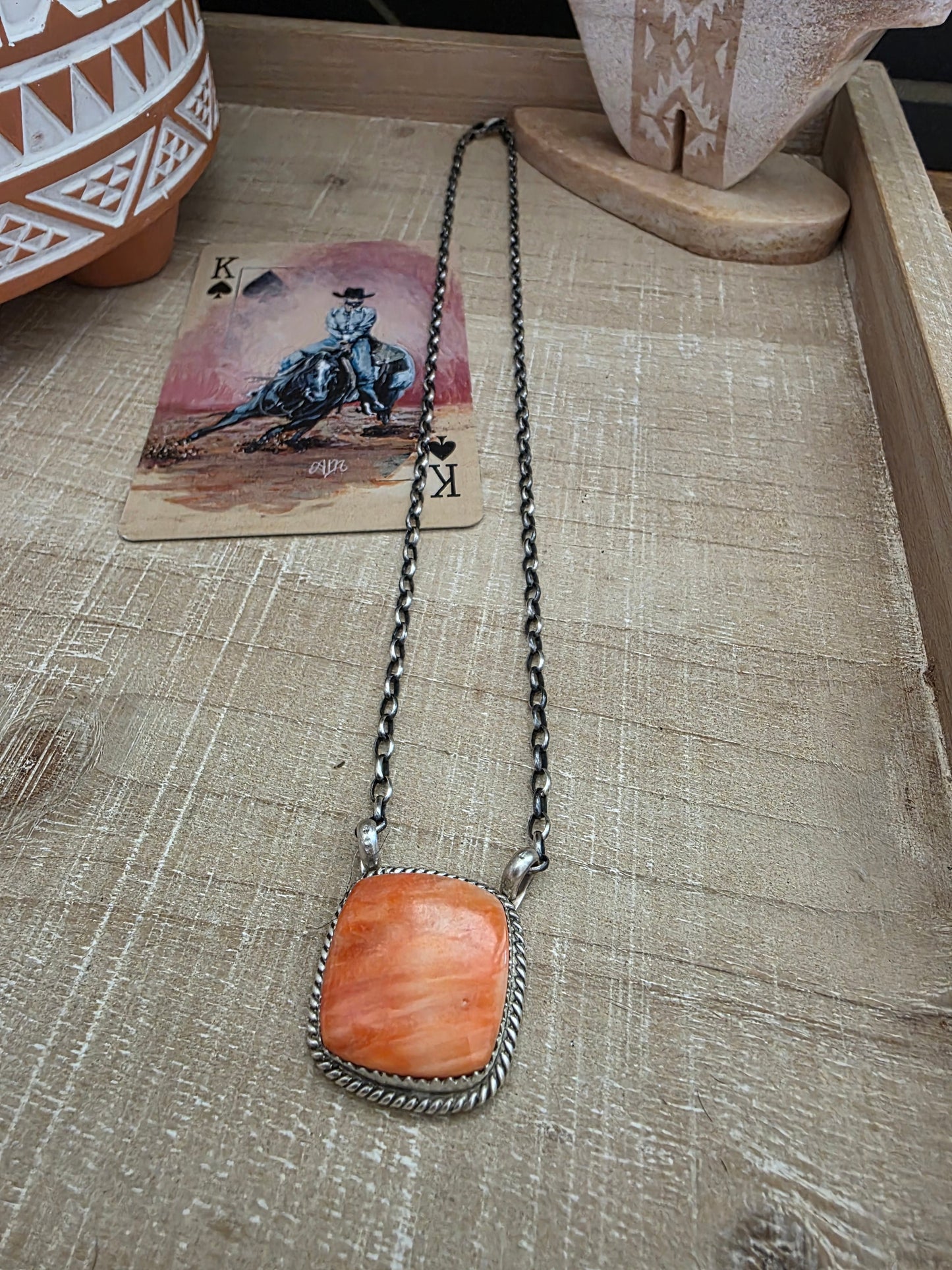 TRISH LARGO SPINY OYSTER NECKLACE