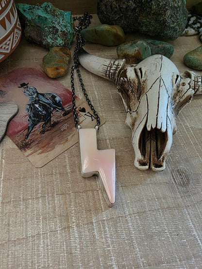 THE DONOVAN SKEETS PINK CONCH SHELL LIGHTNING BOLT NECKLACE
